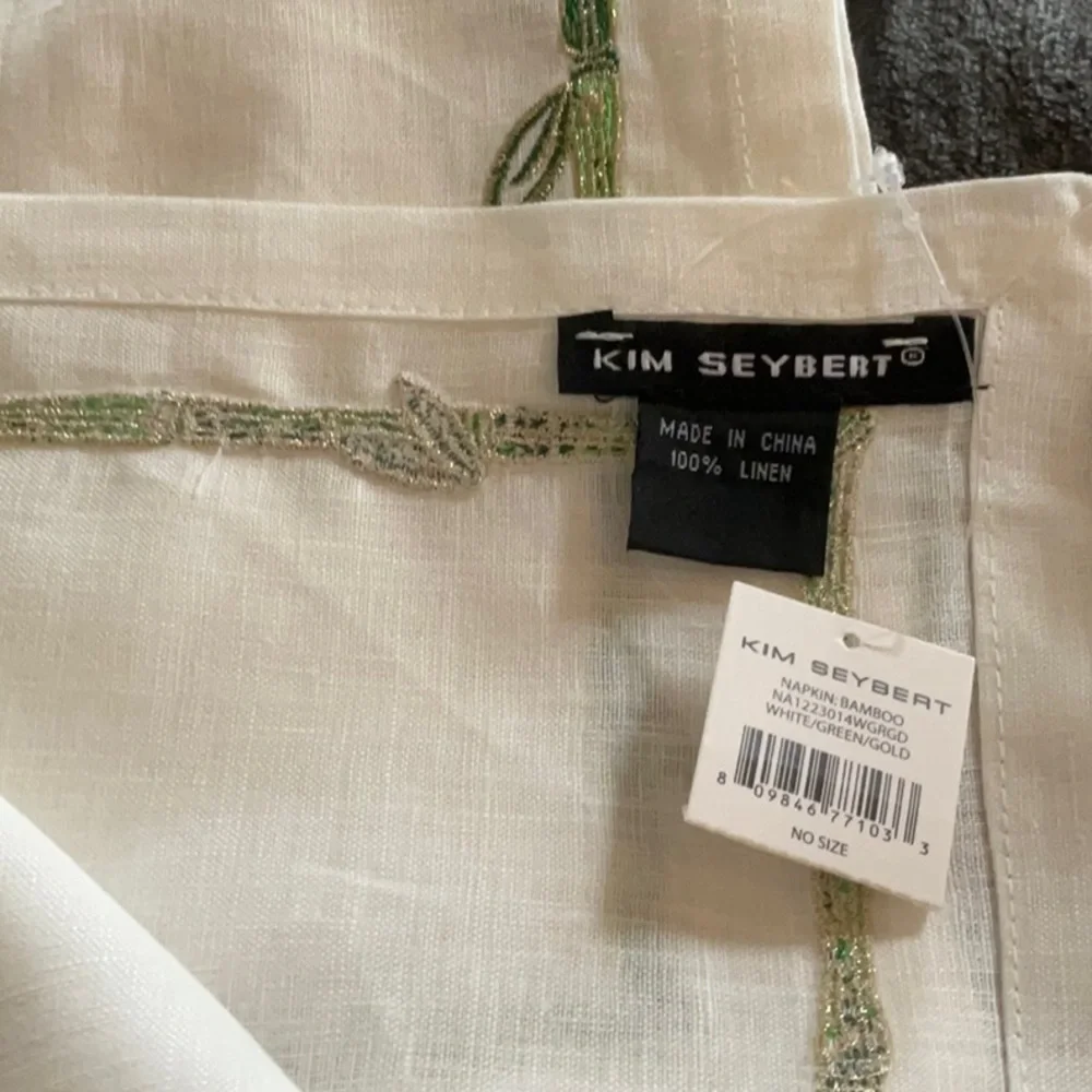 NWT KIM SEYBERT BAMBOO NAPKINS SET OF 2 WHITE LINEN Green with gold thread
